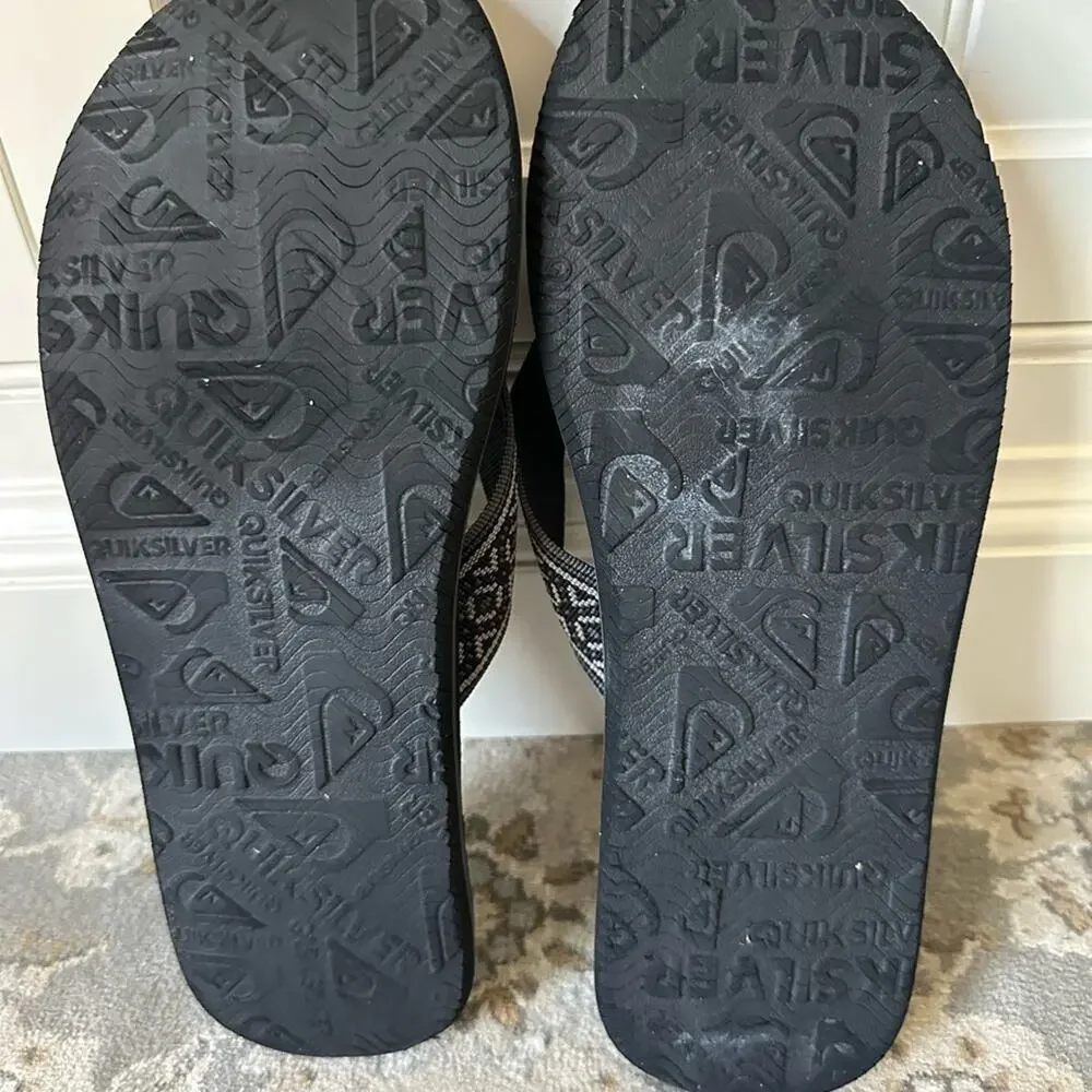 Quiksilver Men’s flip flops, size 10
